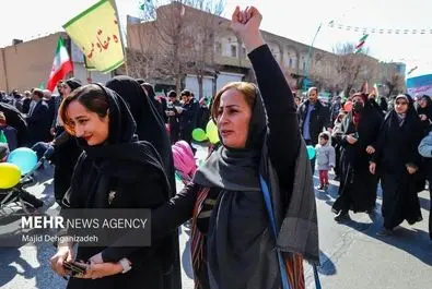 حضور زنان با تیپ و حجاب متفاوت در راهپیمایی