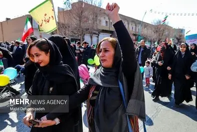 حضور زنان با تیپ و حجاب متفاوت در راهپیمایی