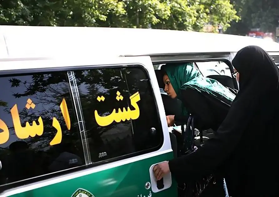 گشت ارشاد خودش به ارشاد نیاز دارد