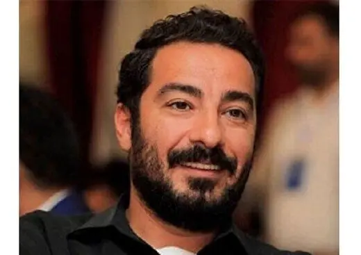 نوید محمدزاده با لباس فردوسی در کنسرت نمایش سی‌صد/​ویدئو

