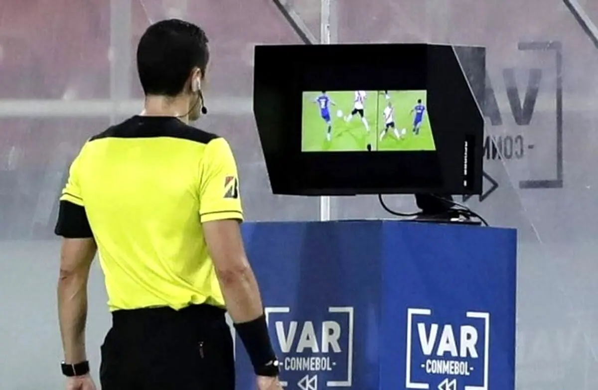 VAR  قرضی به ایران می‌آید