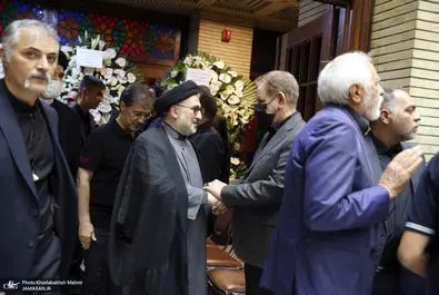 مراسم ترحیم مادر اسحاق جهانگیری