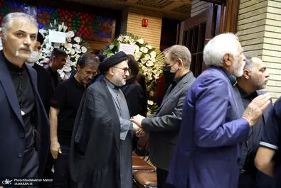 مراسم ترحیم مادر اسحاق جهانگیری