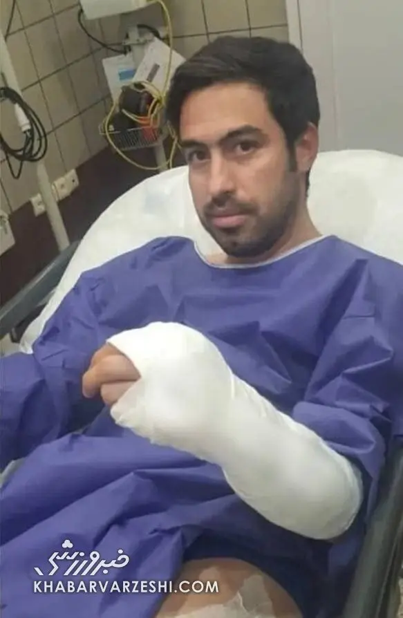 مربی استقلال چاقو خورد!