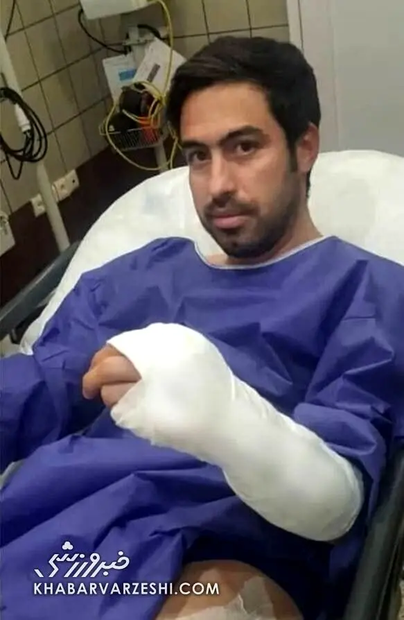 مربی استقلال چاقو خورد!