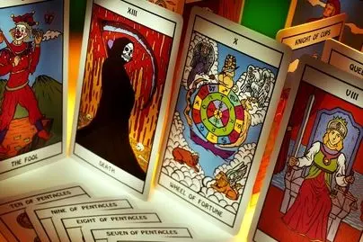 طالع بینی و فال تاروت جمعه ۷ آذر ۱۴۰۴