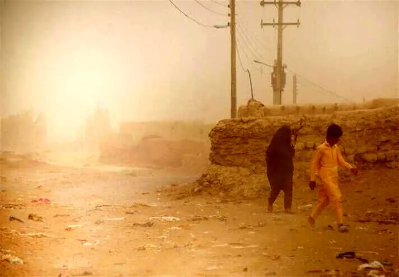 سرعت وزش باد در زابل به مرز ۱۰۰ کیلومتر رسید!