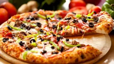 طرز تهیه پیتزا ۱۰ دقیقه ای خوشمزه
