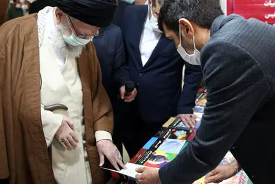 رهبر انقلاب در نمایشگاه کتاب