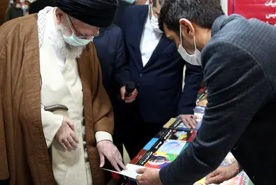 رهبر انقلاب در نمایشگاه کتاب