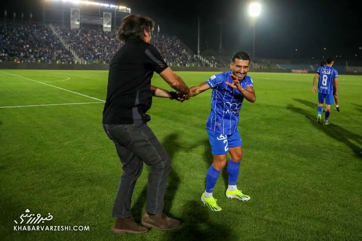 کاپیتان استقلال پاسخ هواداران و ساپینتو را داد