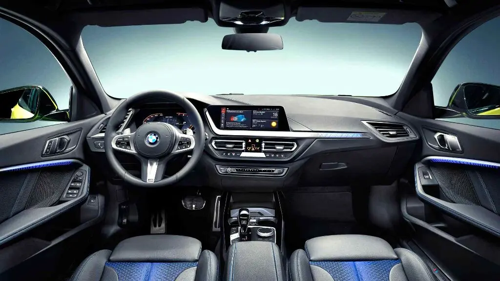 تعویض رنگ در خودروی جدید BMW +فیلم