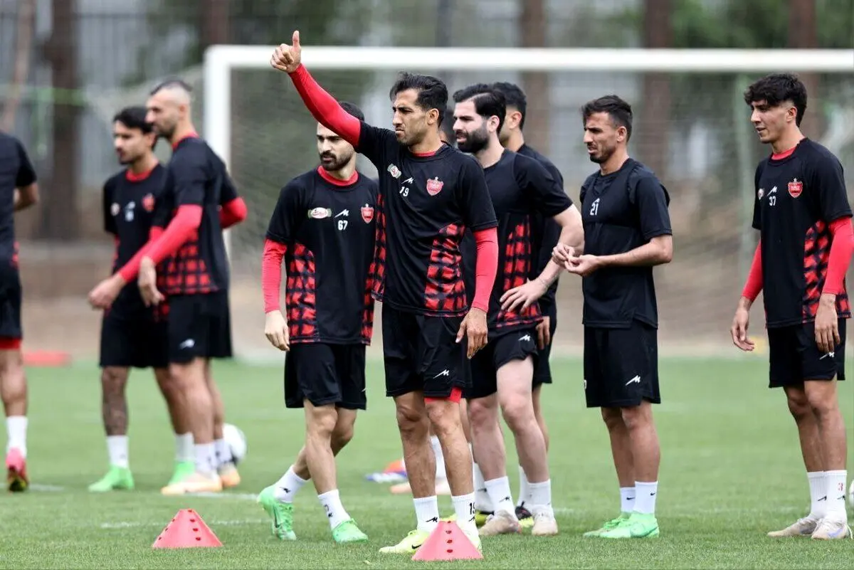 تصاویر؛ ادای احترام پرسپولیس به کارگران بندرعباس