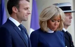 سیلی محکم همسر مکرون به او در هنگام سفر به آسیا + فیلم