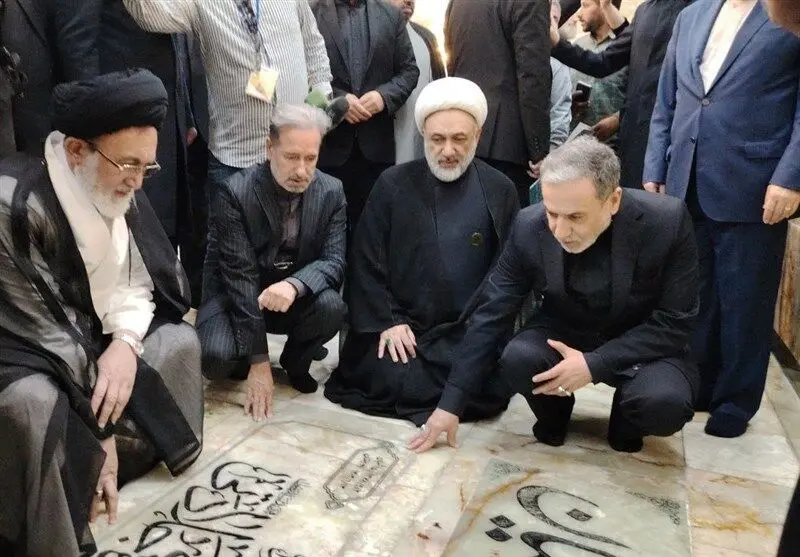 حضور عراقچی بر ‌مزار شهید امیرعبداللهیان +  عکس و فیلم

