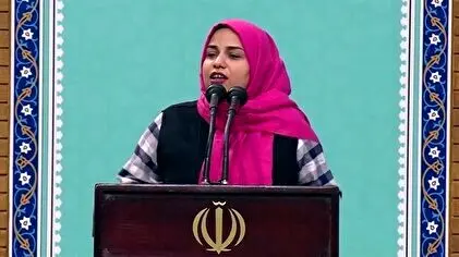 پوشش و سخنان متفاوت یک زن در بیت رهبری +فیلم و عکس