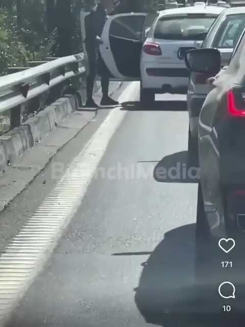خفت گیری عجیب با قمه در ترافیک اتوبان از یک خانم