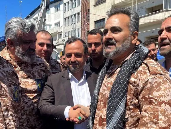 وزیر اقتصاد در پاسخ به یک شهروند معترض: دعا کنید رییس‌جمهور از پس مشکلات برآید