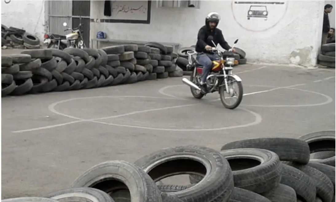 راهنمای کامل قبولی در آزمون عملی موتور 